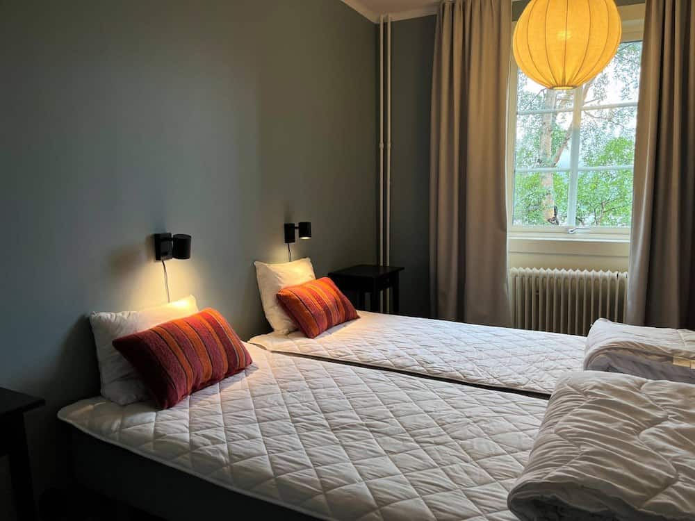 0d39a5f8-bbf3-4ef7-a39d-10249f10cfb7