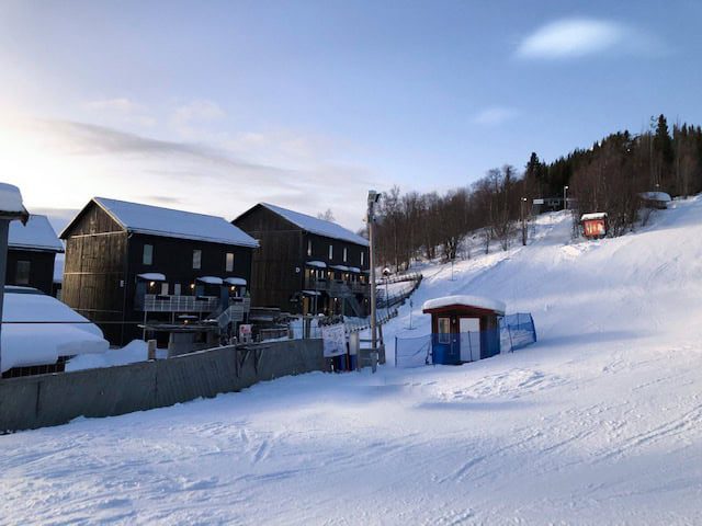 exterior_funas_ski_lodge